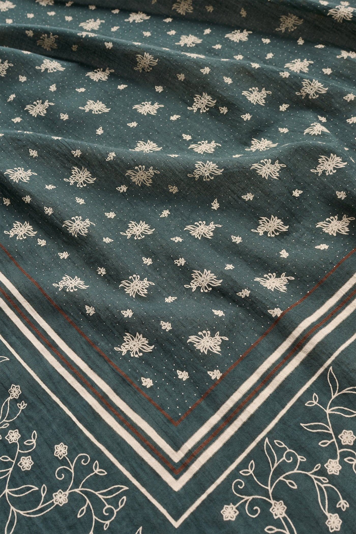 Skall Studio Skall classic scarf 90x90 Scarf Dark green/brown